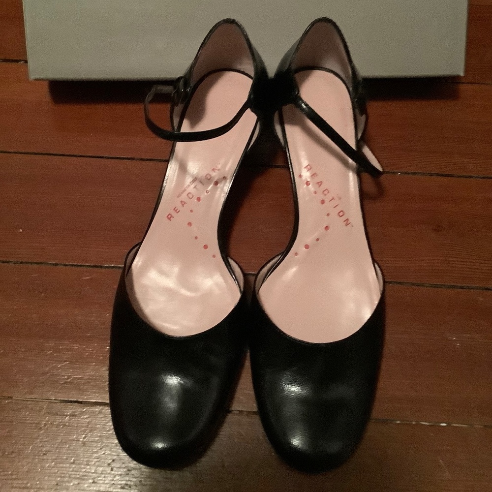 Kenneth Cole Reaction "Miss Clean" black leather heels size 6.5